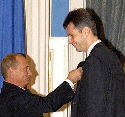 Путин Прохорову глаз не выклюет